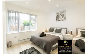 4 Bedrooms, 9 Beds Parkng Nottingham Serviced Acc. - Image 4
