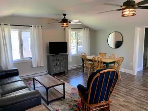 Cottage in The Bluff - Image 4