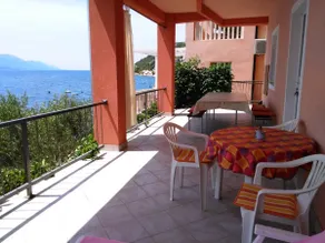 2bedroom seafront ap. w big terrace - Image 2