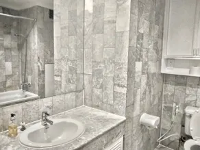 Spacious 3 bedrooms very close to sky train-11CS - Image 4