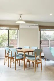Cuballa - Just a few minutes flat  walk to town & the river .Modern clean house - Image 4