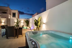 Villa Palmera: Jacuzzi and heated pool - Image 3