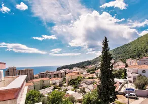 Scenic Balcony, 200 Mbps Fast Wi-Fi & Gas Barbecue - Image 5