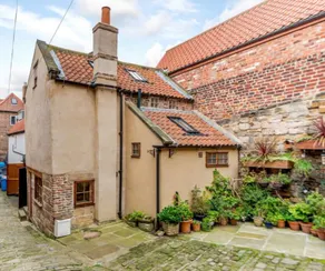 The Cow House - In the heart of Whitby - Image 2