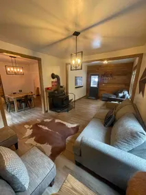 Secluded Hidden Gem. Cabin 4 min to Cle Elum Lake! - Image 3