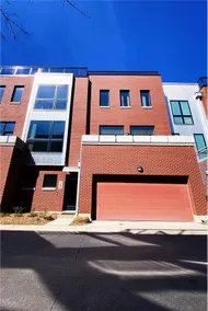Old Market Townhome w/ 2 King Suites+Garage+View - Image 2