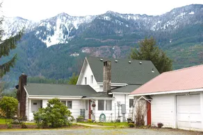 A Shepherd’s Retreat: Stunning Mountain View - Image 2