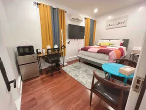 Perfect private suite in the city center, 10 minutes from the airport, welcome home! - Image 4