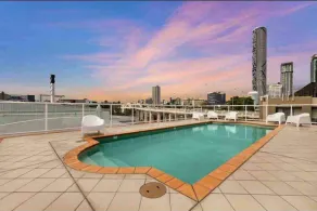 Southbank Modern Luxe Apartment - Image 2
