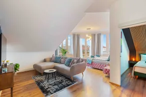 Royal Loft View 4BR | Rooftop | Balcony | Netflix - Image 3
