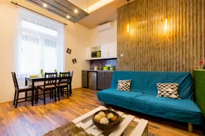 Luxury Downtown Apartment - Image 4