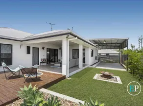 Tropical holiday home with a pool - Image 2