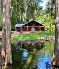 The Waters Edge is a beautiful 3 bed 1 loft Cabin - Image 2