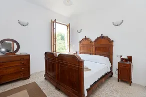Beautiful rustic Tuscan villa overlooking the medieval village of Bagnone - Image 3