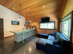 Salty Cedars Guest Suite | 2 mins to trails/beach - Image 3