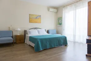 Anthi's up-floor apartment - Image 2