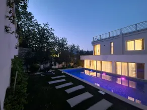 Luxe Villa | Heated Swimming Pool & Jacuzzi SPA - Image 2