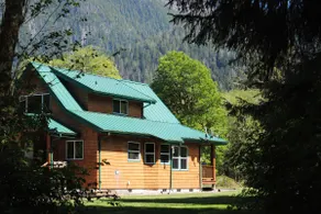 Welcome to the Elk House! 4 Private Acres/Close to Hiking and Lake Quinault! - Image 2