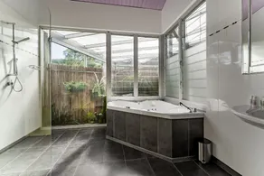 The Berry Spa Suite, Berry - Image 4