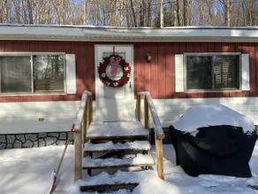 Cozy Up in this Wooded Laurel Highlands Retreat - Image 4