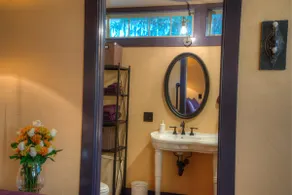 The BirdHouse. Dog friendly. Accommodates 2 guests - Image 4