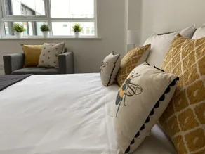 20% off MONTHLY STAY 1BED at MCR WiFi/Parking - Image 3