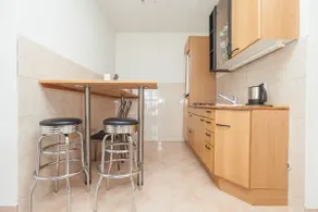 Seaview apartment 2 with beach path - Image 2