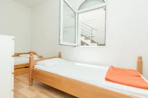 Seaview apartment 2 with beach path - Image 4