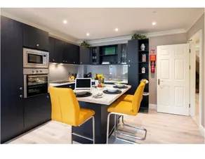 Luxurious Balcony Apartment Killarney Town Centre - Image 5
