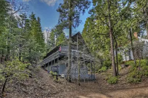 Cozy Escape- Walking Distance to Village! - Image 3