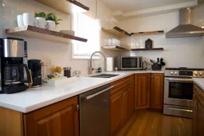 Close to downtown, 3 bed, parking, laundry - Image 4