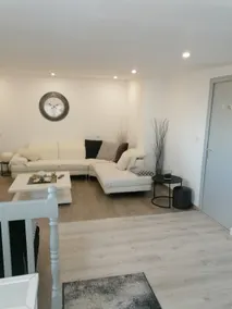Modern 50 m2 apartment with terrace and private parking - Image 2
