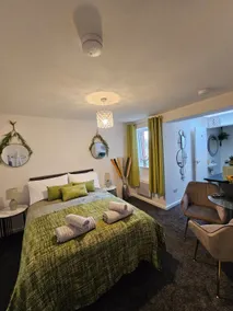 Luxury Studio Stevenage - Image 4