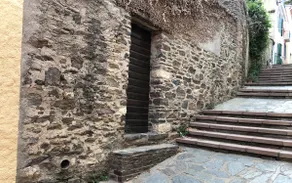 Central old town location with sea view & patio garden - Image 3