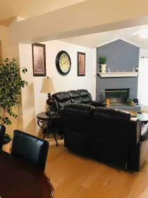 Gorgeous 4 bedroom 2 bath with back yard Spacious - Image 5