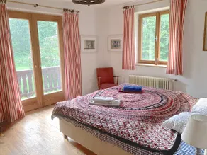 Your vacation home with a stream, hot tub & 5 bedrooms - Image 4