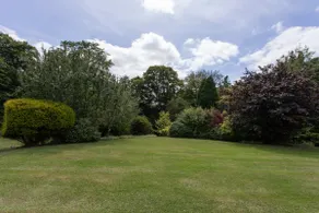 Luxury retreat with extensive leisure facilities - Image 4