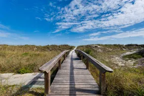 Quiet coastal condo - walk to the beach! - Image 4