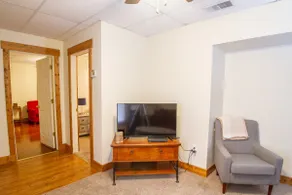 Suite on Schiller -2 BR suite in downtown Hermann - Image 4