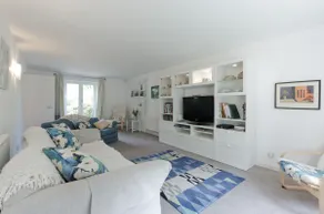 Luxury 4 bedroom cottage near Guildford, sleeps 6 - Image 2