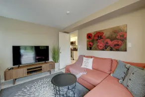 En ville! Maison confortable et confortable pour vous! - Image 3