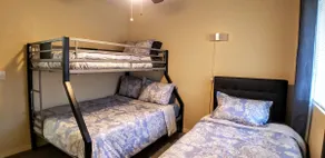 💖Spacious, Clean & Comfy | King Bed | Carport | AC | Pets Ok - Image 5