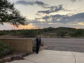 Cheerful 2 Bedroom home surrounded by desert hills - Image 4