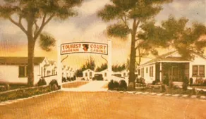 1940 Vintage Motor Court Cabin - Image 4