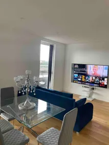 Luxury Top Floor Penthouse Apartment near Heathrow - Image 2