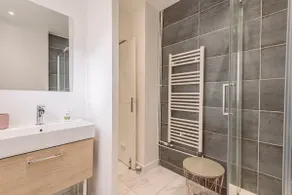 2 bedrooms, close to the city center - Image 5