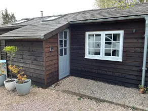Luxurious converted stable. - Image 2