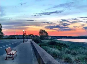 3 BR -no guest fee-cozy beach house- near newport. - Image 5