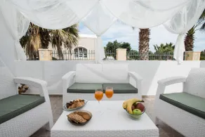 Amantes Amentes - Beach House Santorini - Image 3