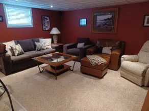 Spacious Queen Suite and Private Living Room - Image 3